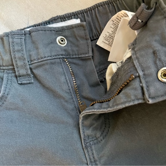 Toddler Boy Gray Twill Pants - LIKE NEW CONDITION - Old Navy - 2T - Picture 4 of 10